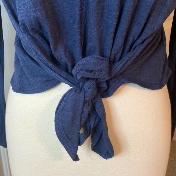 Six/Fifty Navy Blue Long Sleeved Shirt w/ Tie Front Size Small in EUC - Picture 3 of 8